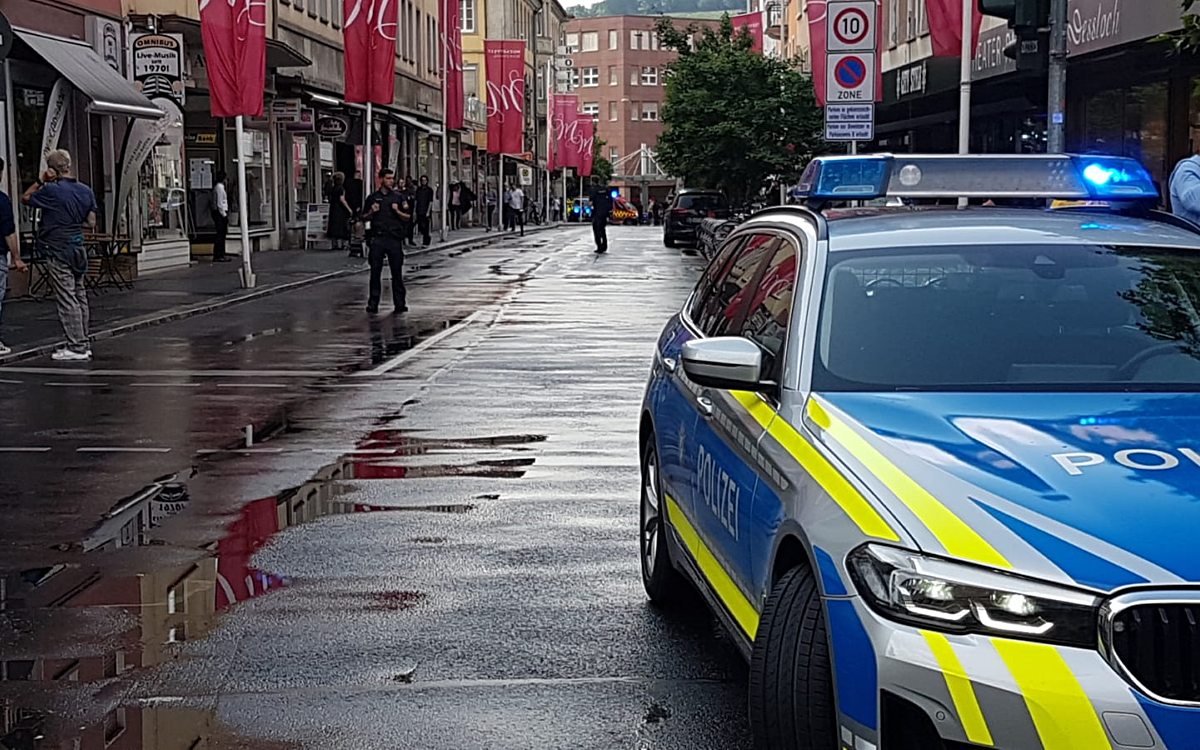 Ein polizeiauto bei messerangriff in wuerzburg 2506 Ein polizeiauto bei messerangriff in wuerzburg 2506